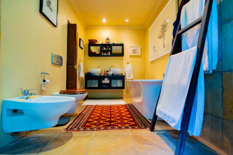 Ensuite Bathroom 3