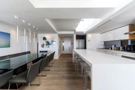 Dining onto Kitchen