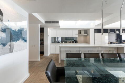 Dining onto Kitchen