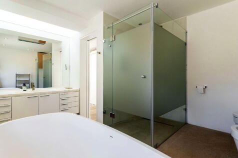 Main En-Suite