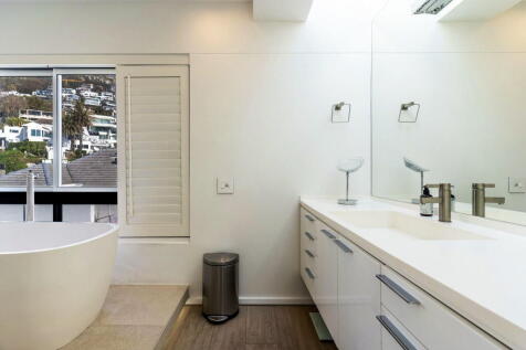 Main En-Suite