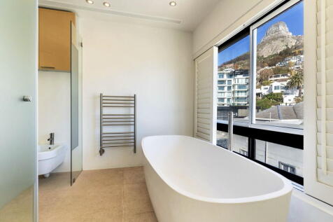 Main En-Suite