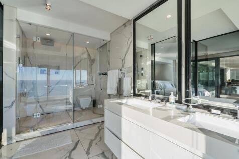 Main En-Suite