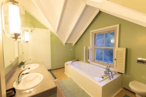 En-suite bathroom upstairs