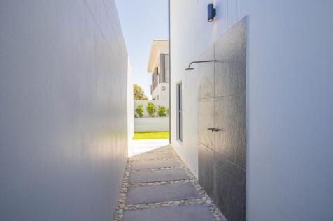 Outdoor shower facilities