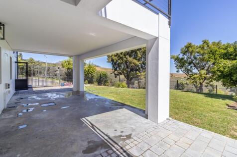 OUTSIDE OF GARDEN FLAT