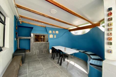 Undercover braai area