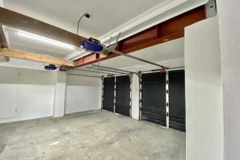 2 Garages extra length