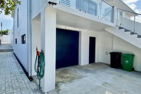 Extra high garage for boat/ caravan