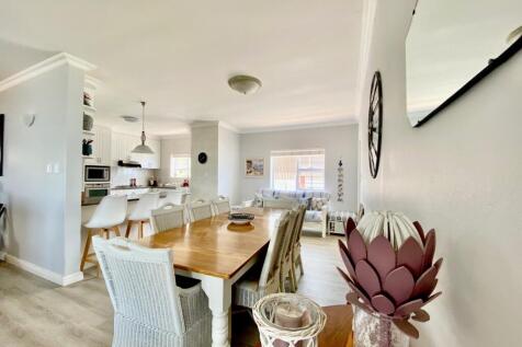 Open plan living area: kitchen/ lounge/ dining room