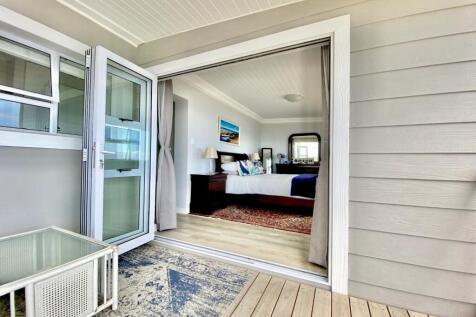 Doors to braai room on left/ on right to main bedroom