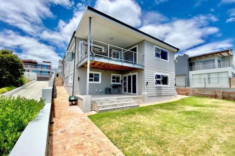 View standing with back to sea