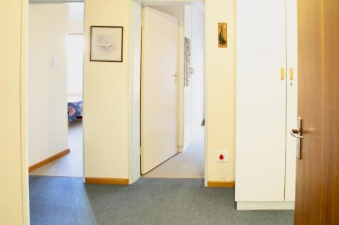 Door opening to entrance space before bedrooms