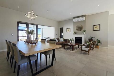 DINING AND LOUNGE AREA