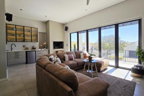 BRAAI ROOM / TV ROOM