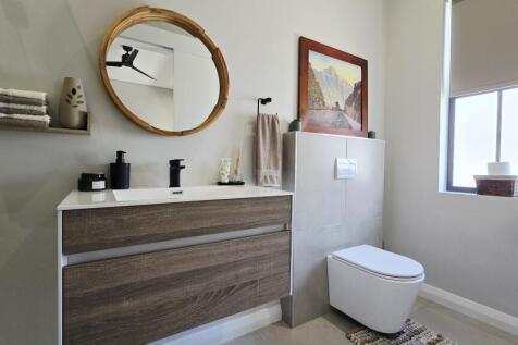 2ND BEDROOM EN-SUITE