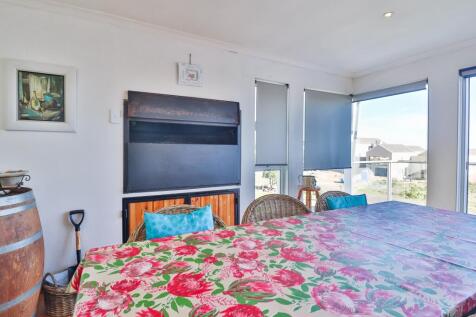Upstairs braai room