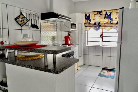 Bachelor flat kitchen