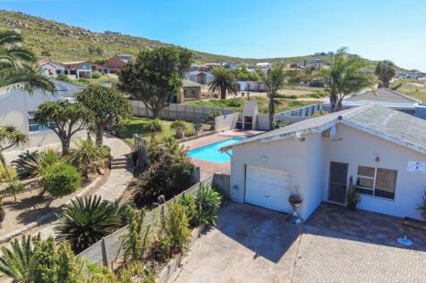Well maintained luscious garden