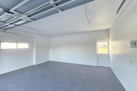 Spacious garage