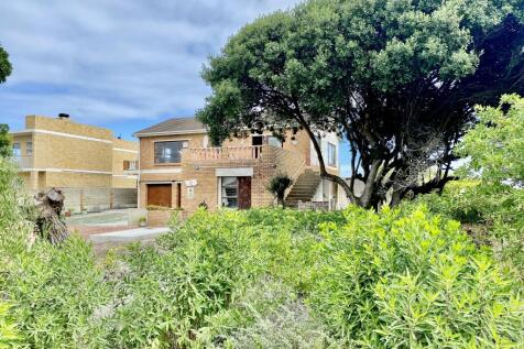 Front of house as seen from Golf Course