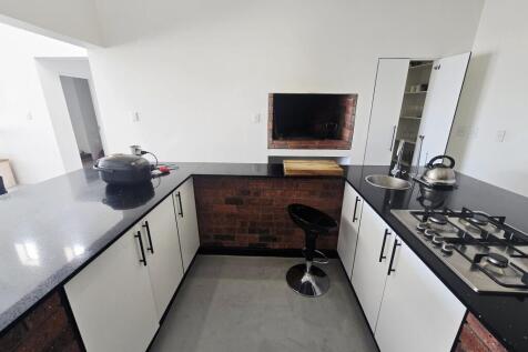 2nd built in braai in kitchen area