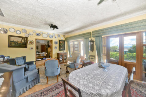 Formal lounge