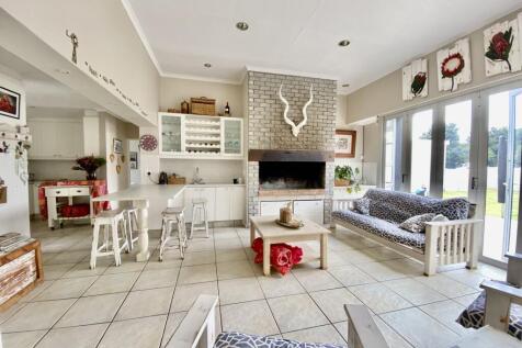 Open plan lounge, diningroom and kitchen