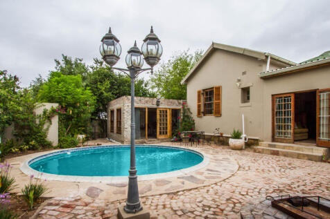 Back Yard, Swimming Pool  Bonus Room