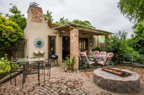 Braai Room  Outdoor Area