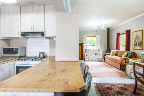 Flatlet Kitchenette With Oven  Stove Top