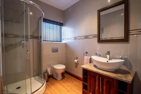 En-suite 2nd bedroom