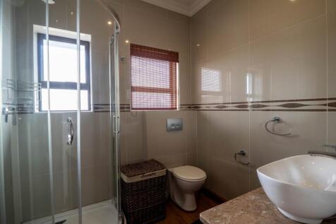 en-suite 3rd bedroom