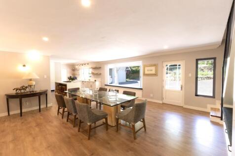 Sociable dining room