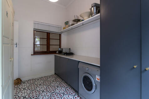 SCULLERY AND LAUNDRY ROOM