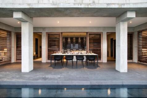 Zazen - Covered Outdoor Dining