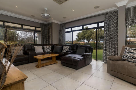 Formal Lounge