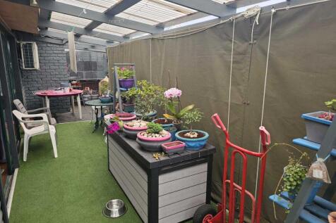 Wind sheltered Balcony