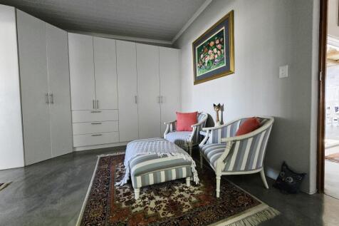 Private lounge area, adjacent to master bedroom