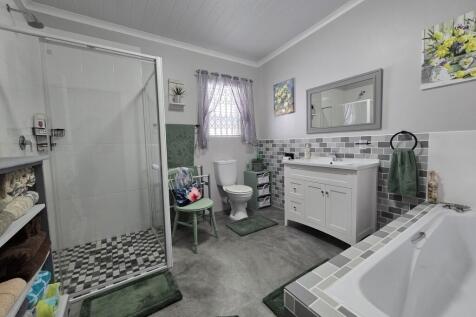 Full family bathroom