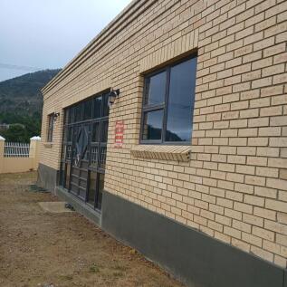Side view (entrance to braai room)