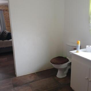 En-suite bathroom at main bedroom