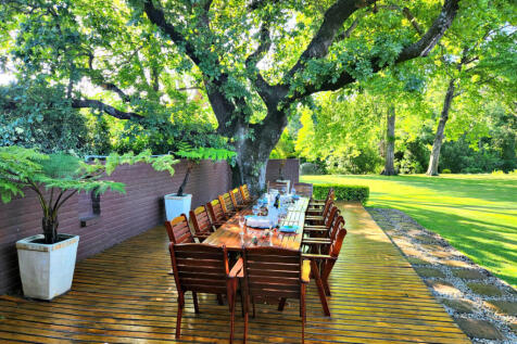 OUTSIDE ENTERTAINMENT AREA