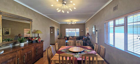 OPEN PLAN DINING AREA