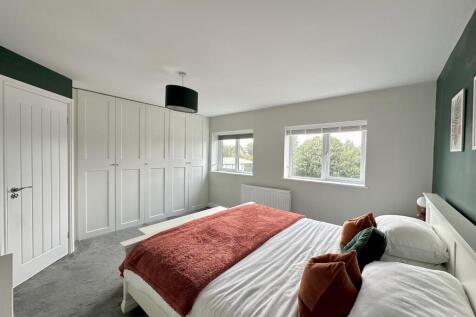 Bedroom 1 (3).jpeg