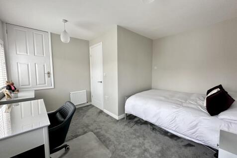 Bedroom 2 (2).jpeg