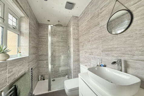 Bedroom One En Suite