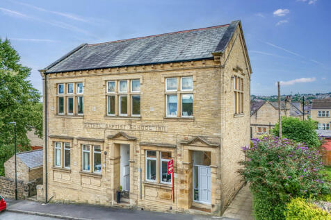 3 St Andrews Close, Front