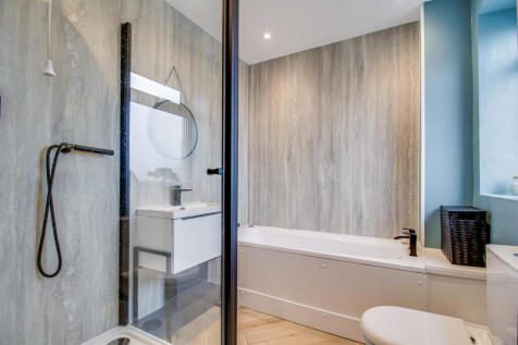 3 St Andrews Close, Bathroom (43)