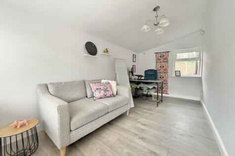 Dining Room/Bedroom 3